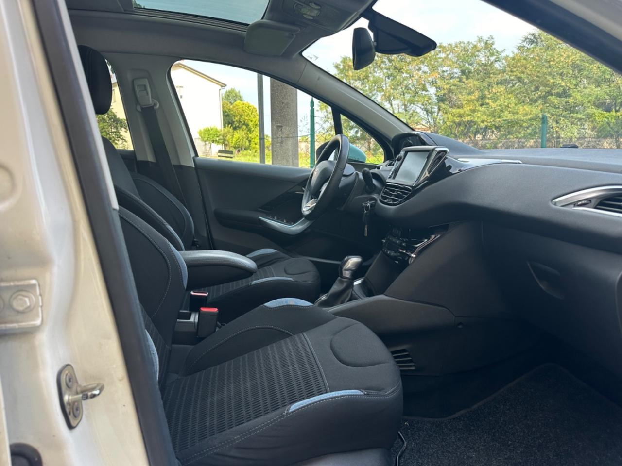 Peugeot 208 1.4 HDi 68 CV 5 porte Allure