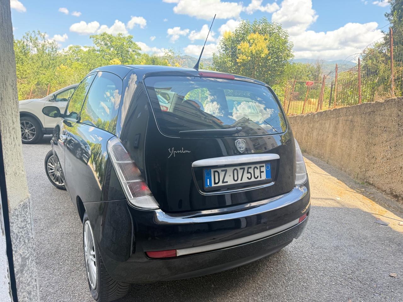 Lancia Ypsilon 1.3 MJT 75 CV Oro