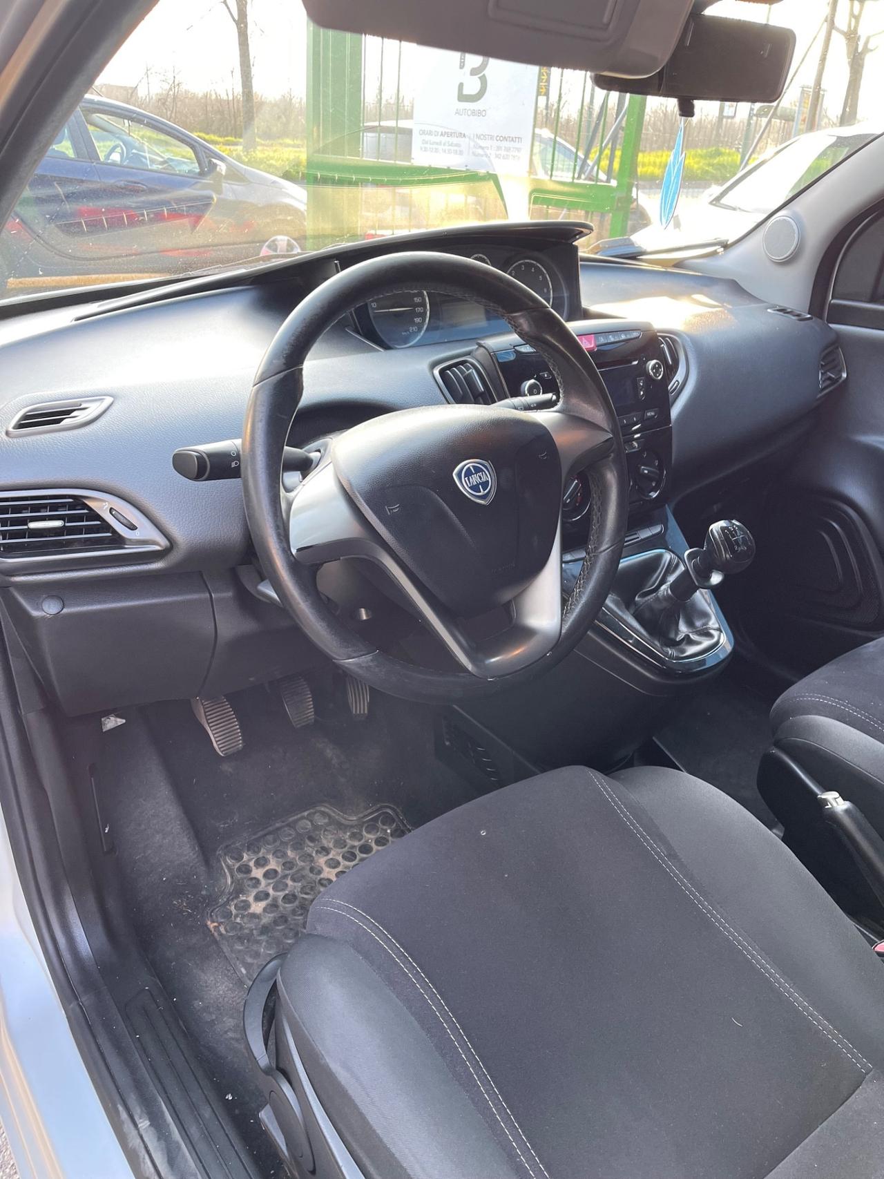 Lancia Ypsilon 1.2 69 CV 5 porte S&S Silver