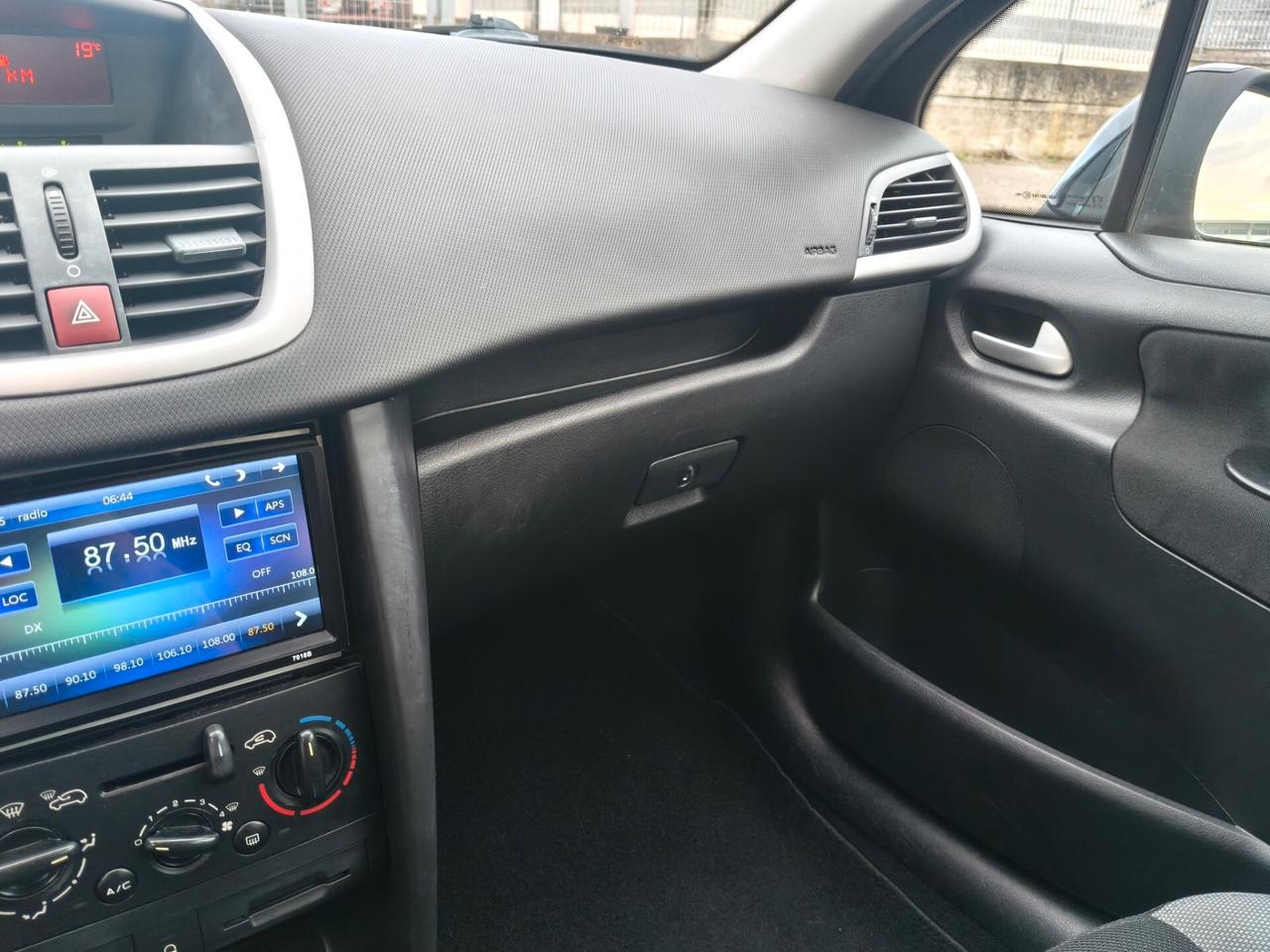 Peugeot 207 1.4 3 porte PER NEOPATENTATI
