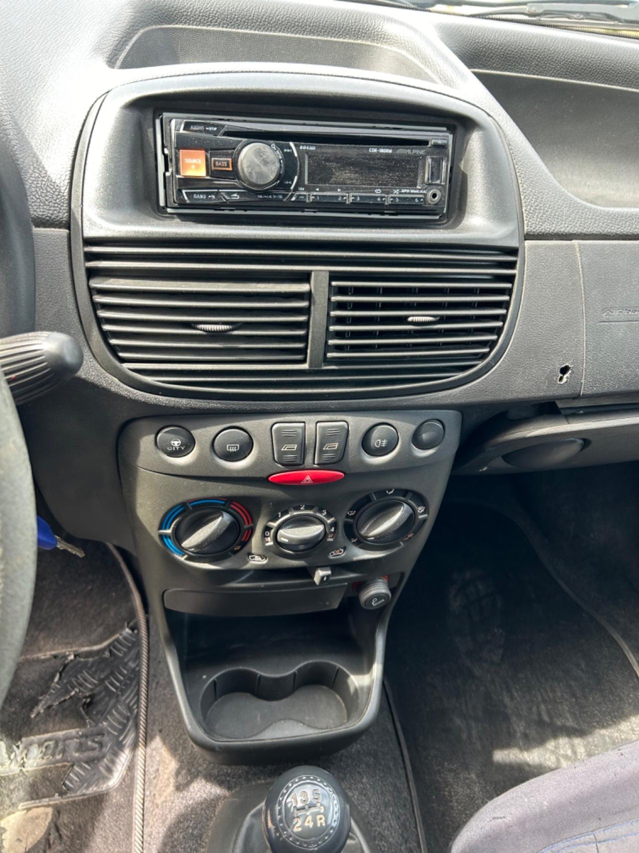 Fiat Punto benzina/metano ok NEOPATENTATI