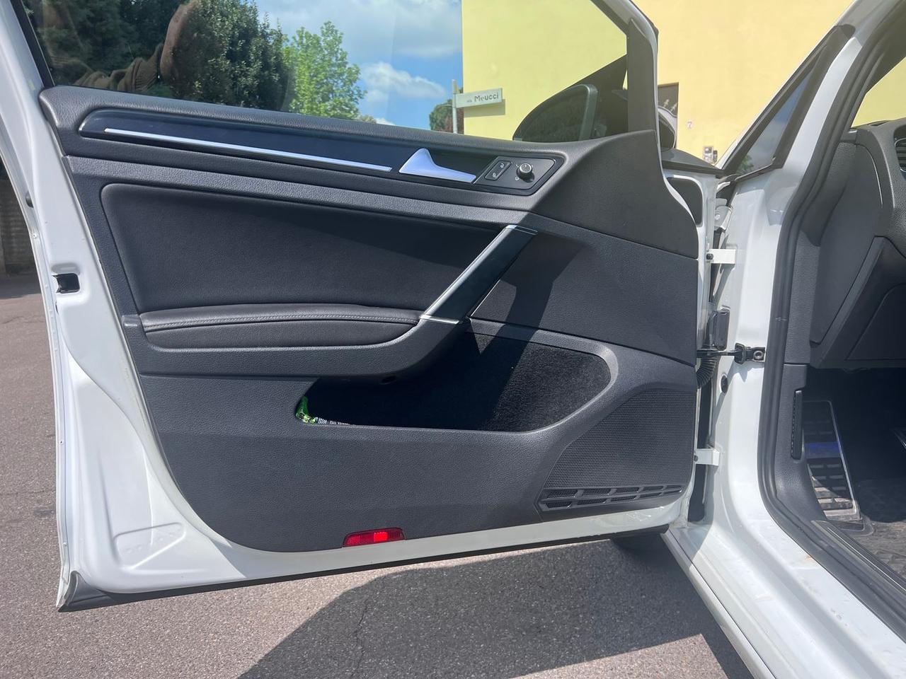 Volkswagen Golf 2.0 TSI R #10432
