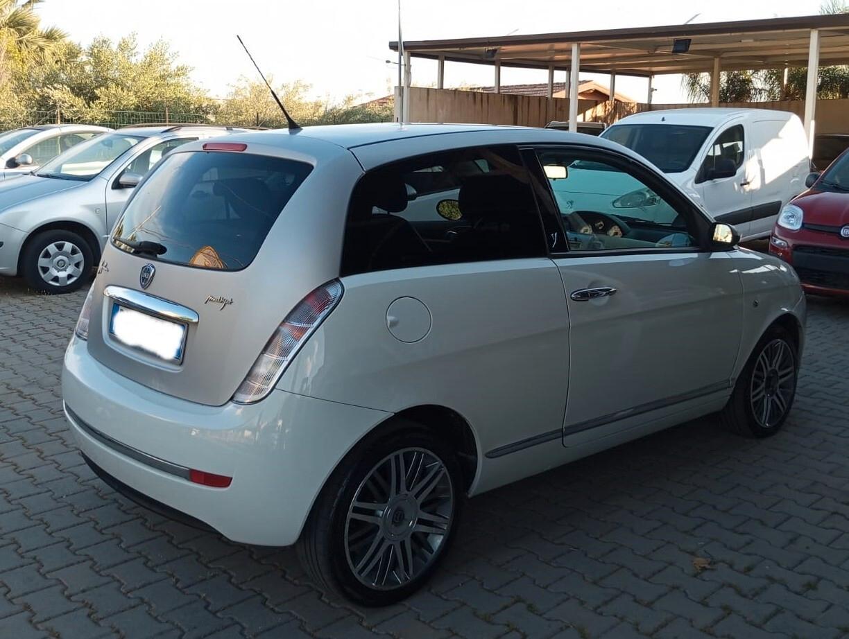 Lancia Ypsilon 1.3 MJT 90 CV Platino