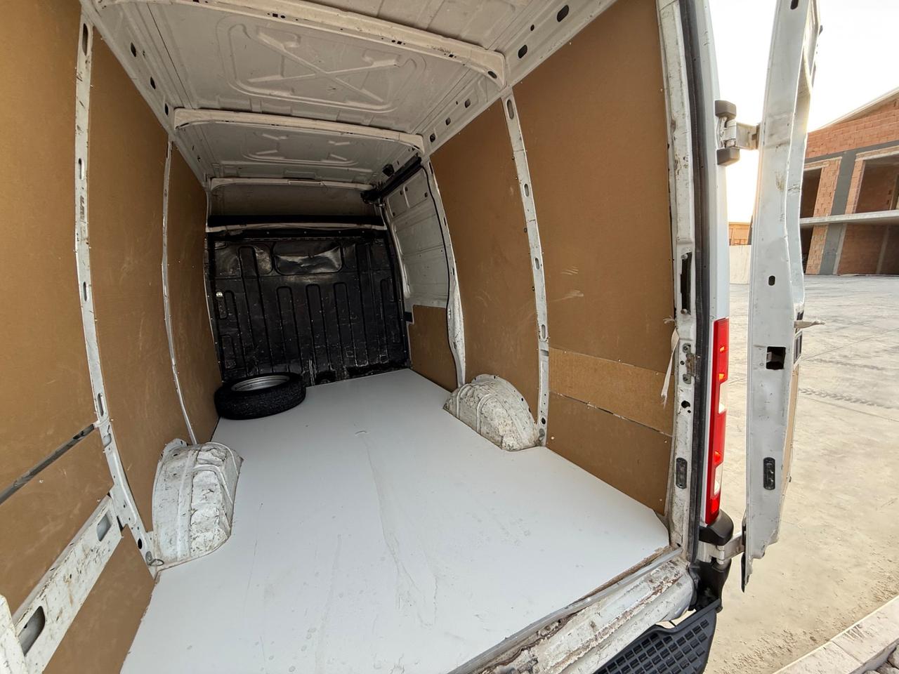 Iveco Daily furgonato 136 cv con clima e vetri elettronici