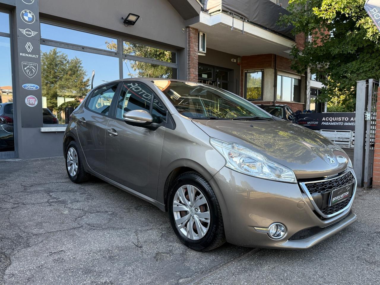 Peugeot 208 1.4 HDi 68 CV 5 porte Allure