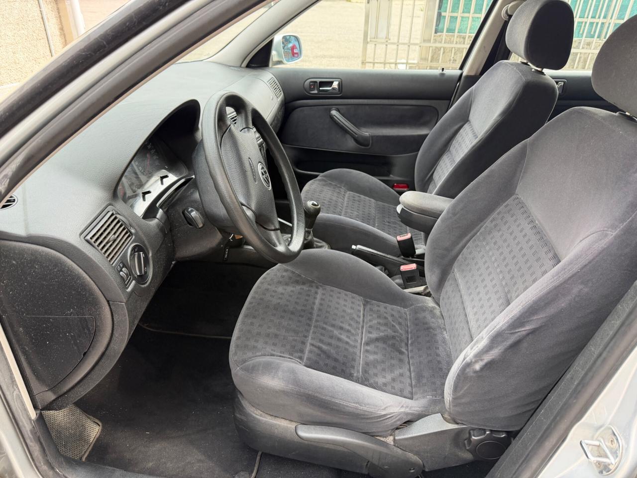 VW GOLF 1.6 BENZINA EURO4 UNI PROP NEOPATENTATI