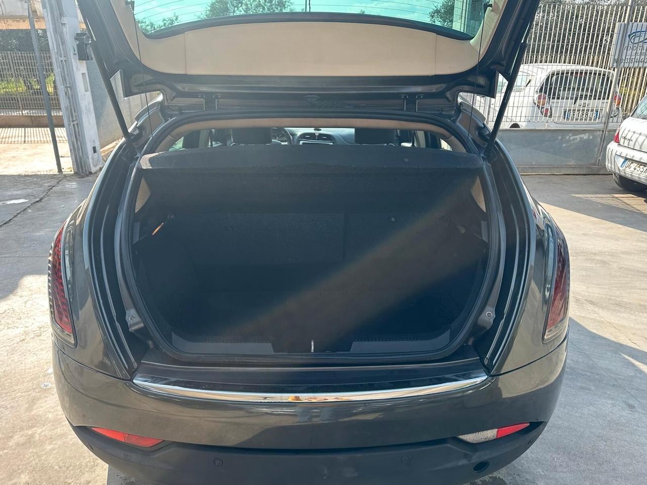 Lancia Delta 1.6 MJT DPF Oro