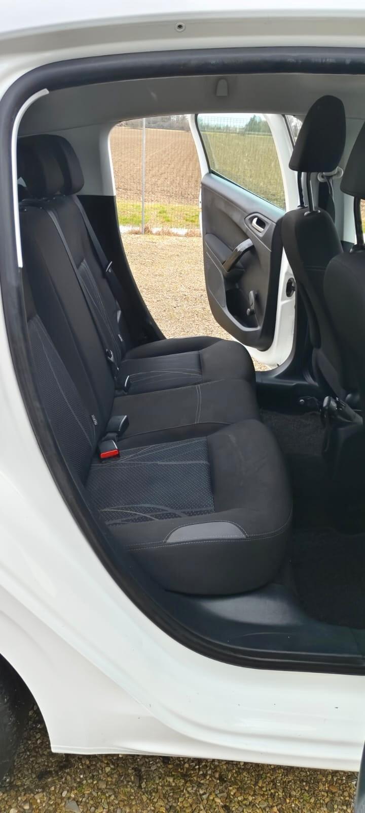 Peugeot 208 1.4 HDi 68 CV 5 porte Allure