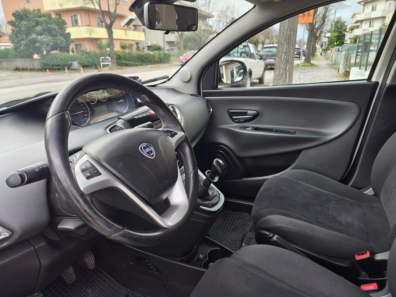 Lancia Ypsilon 1.2 69 CV 5 porte GPL Ecochic Silver