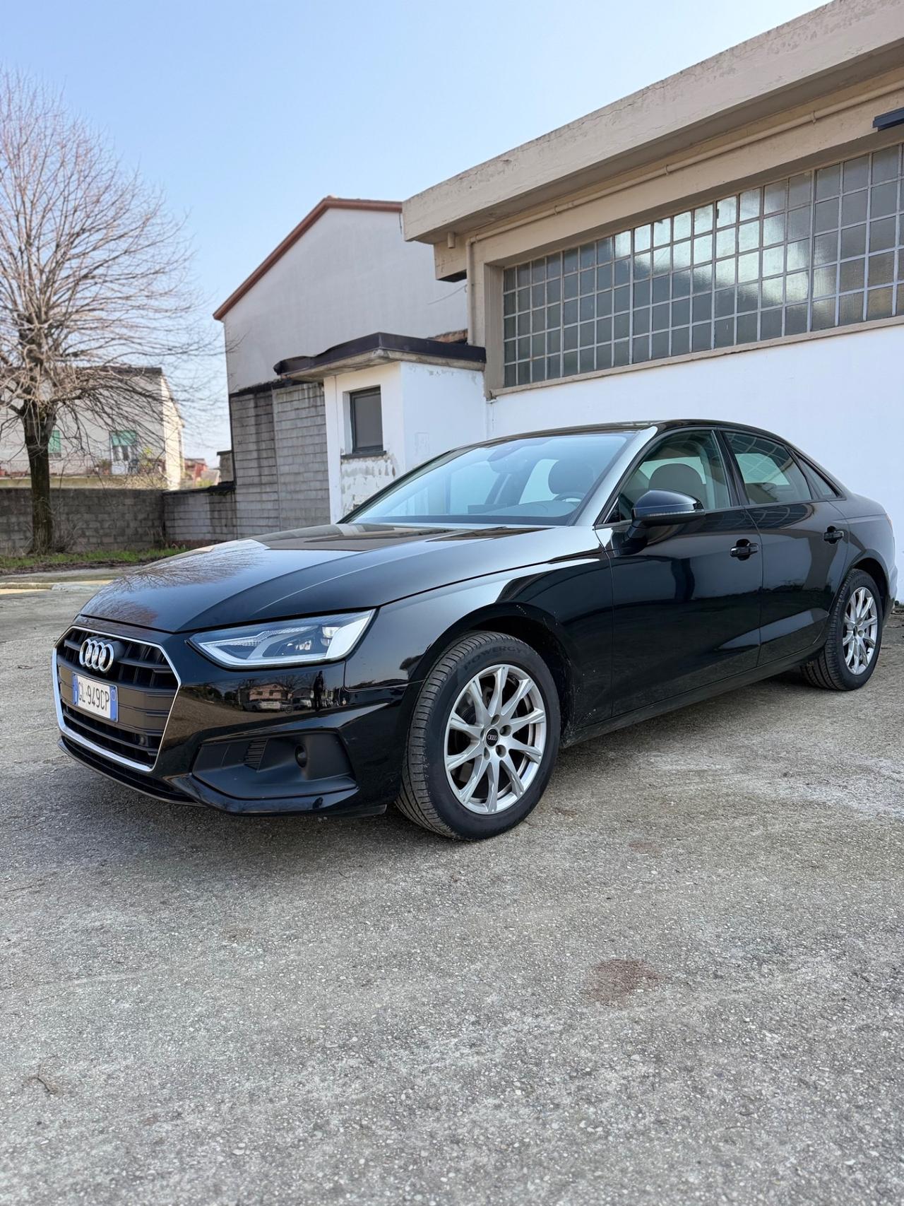 Audi A4 30 TDI/136 CV S tronic line edition