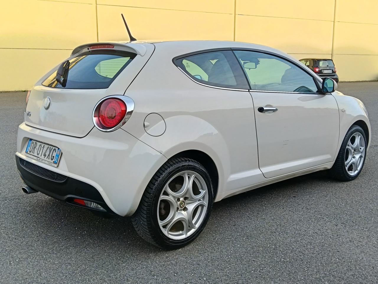 Alfa Romeo MiTo 1.6 JTDm 16V Distinctive Sport Pack