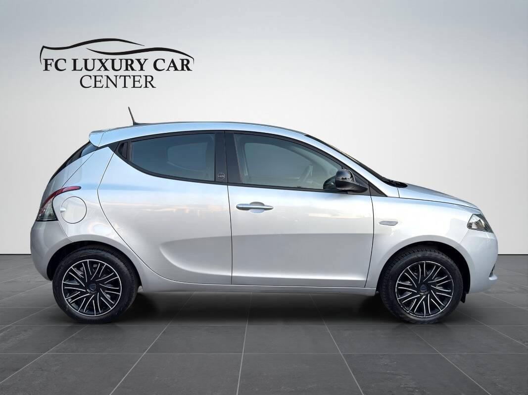 Lancia Ypsilon III 1.0 firefly hybrid Silver s&s 70cv