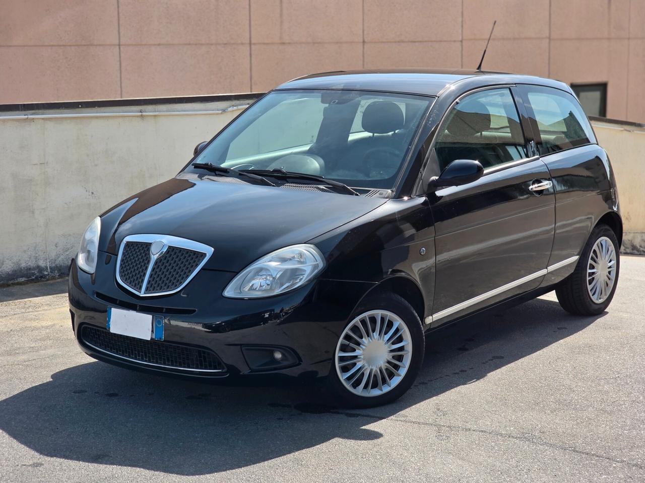 Lancia Ypsilon 1.3 MJT 90 CV Platino