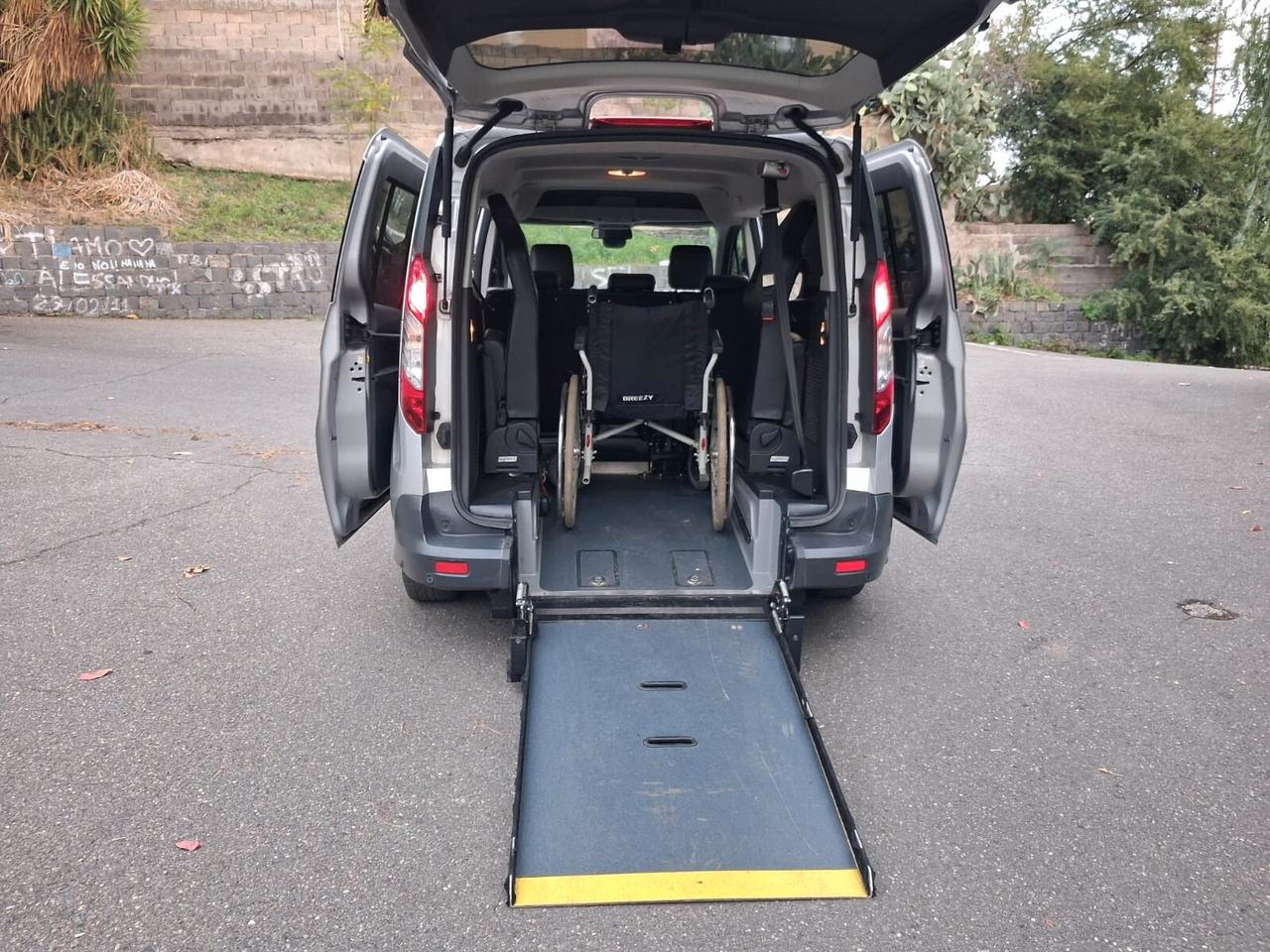 Ford Tourneo Connect Pianale ribassato con rampa disabili in carrozzina