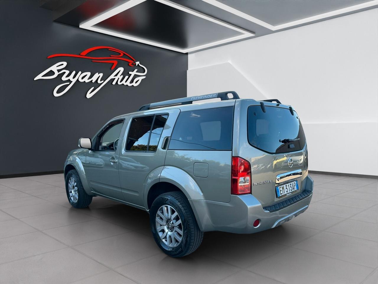 Nissan Pathfinder 2.5 dCi LE AUTO 7 POSTI
