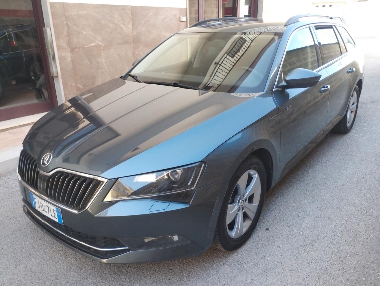 Skoda Superb 2.0 TDI DSG Wagon Style