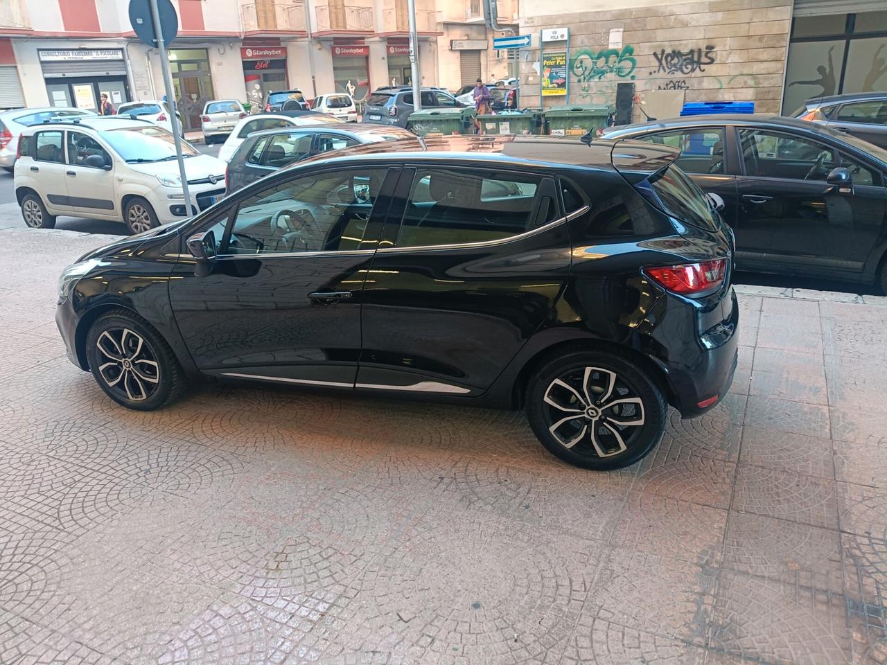 RENAULT CLIO 1.5 DCI75CV-NAVY-UNIPRO-Euro8790-