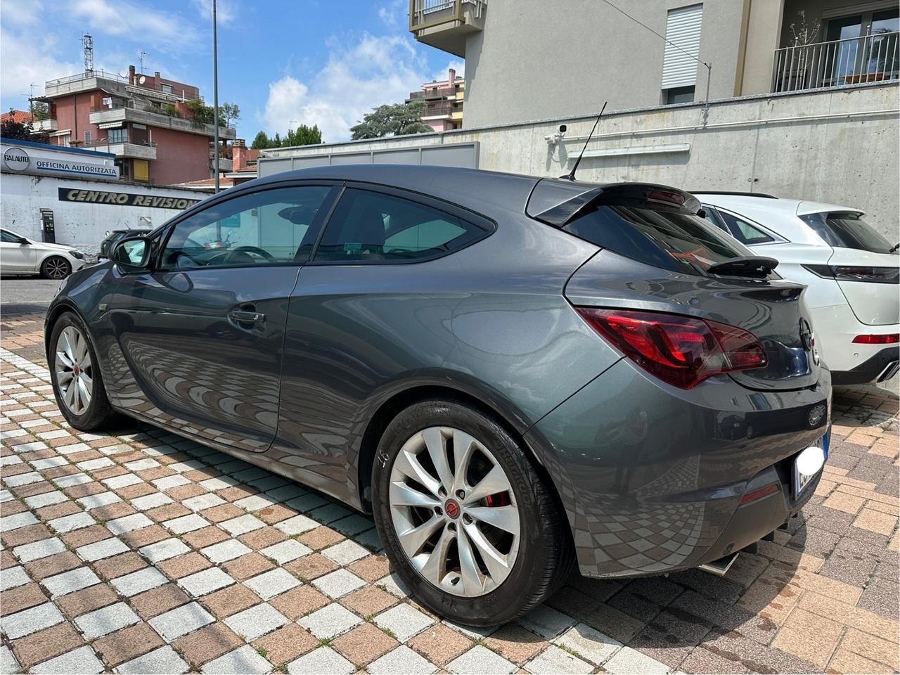 Opel Astra GTC 1.4 Turbo 140CV Cosmo