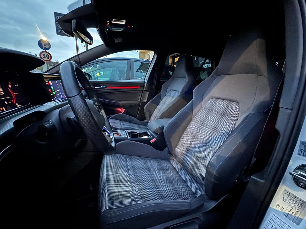 VOLKSWAGEN Golf GTE ibrido 245cv Finanziabile