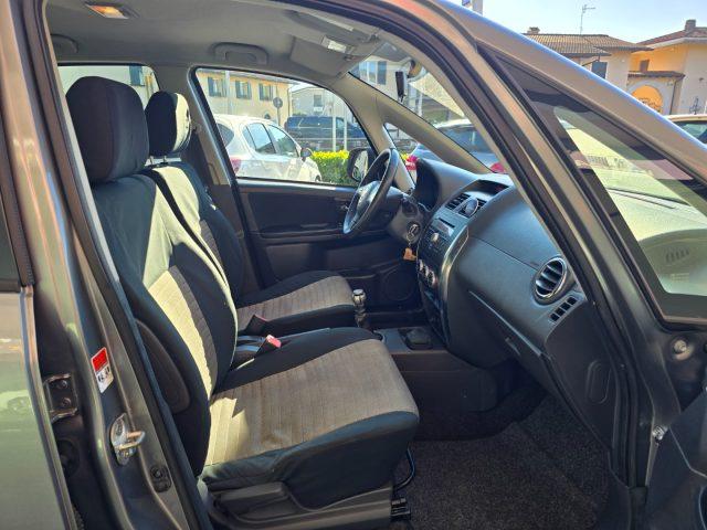 FIAT Sedici 1.6 16V 4x4 Dynamic Clima Autom C.L 16" Radio CD