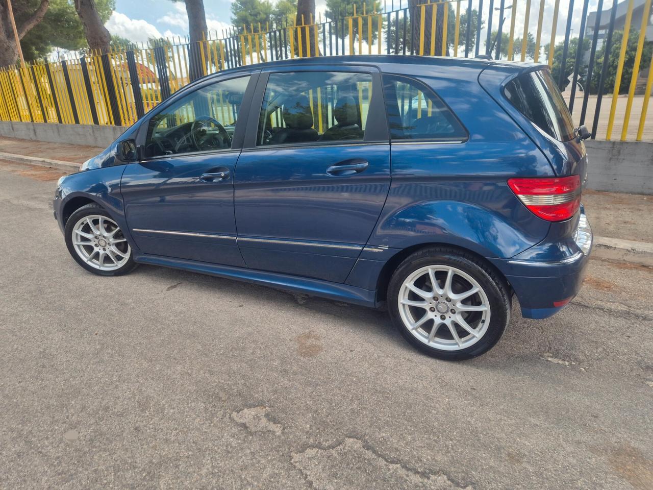 Mercedes classe B 180 SPORT 109CV ANNO 2010
