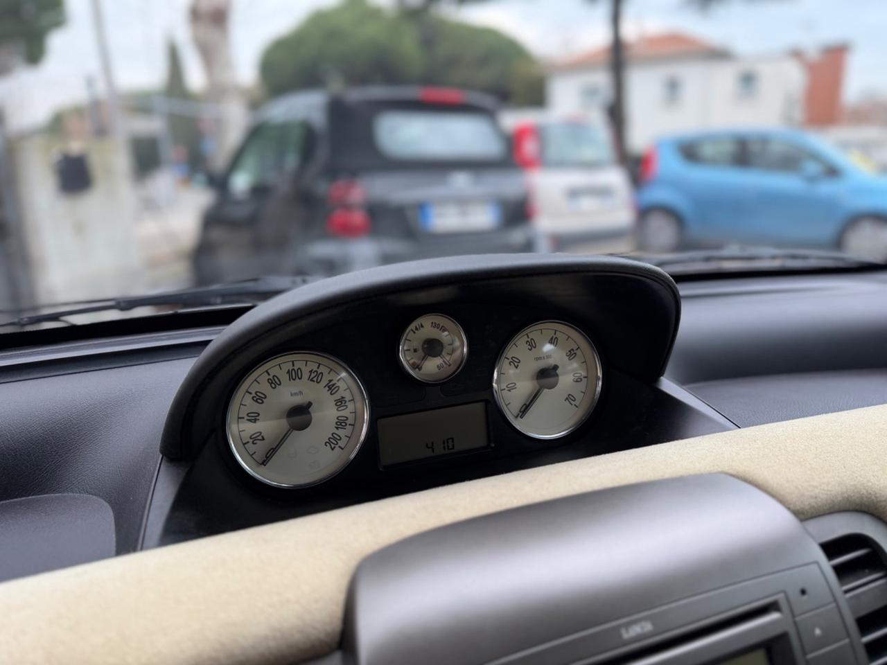 Lancia Ypsilon 1.2 16V Argento