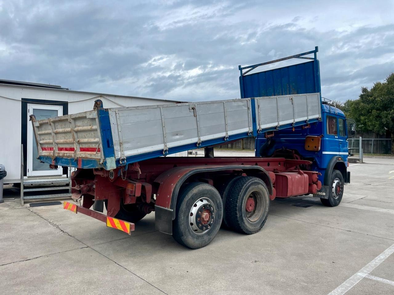 IVECO 190-38 RIBALTABILE TRILATERALE
