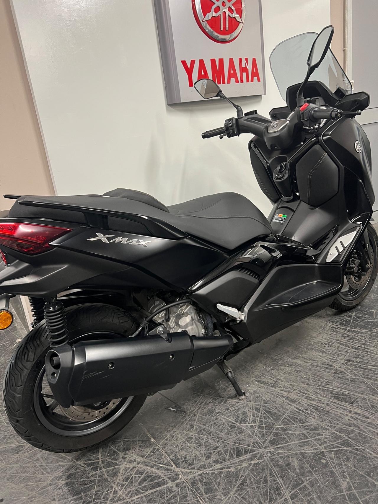 Yamaha X-Max 300 Tech max