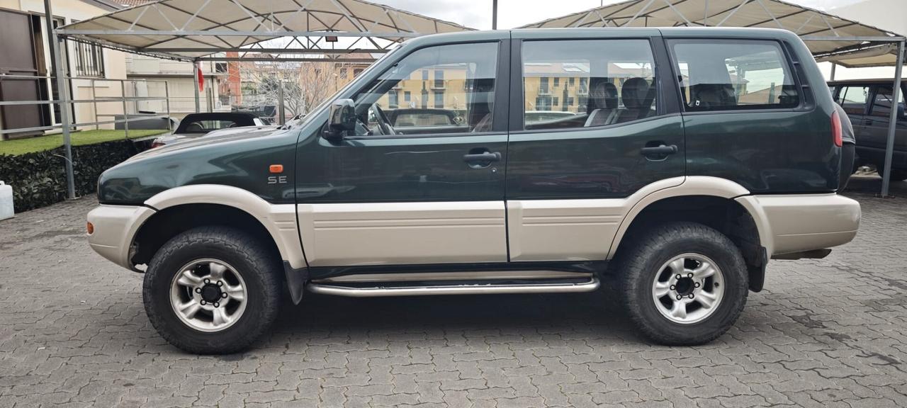 Nissan Terrano II 2.4i 12V cat 5 porte SE