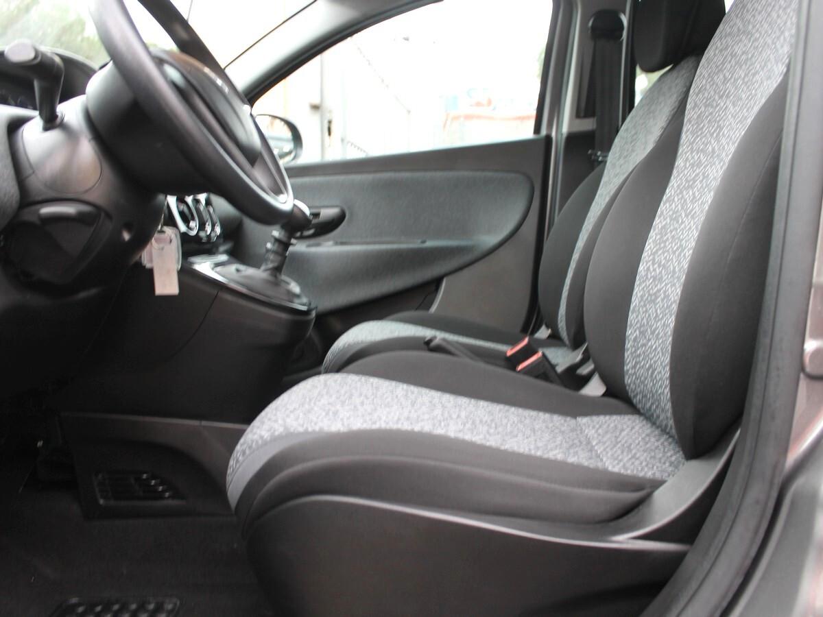 Lancia Ypsilon 1.0 FireFly 5 porte S&S Hybrid Silver Plus PREZZO DI UN PANDA STILE DI UNA LANCIA