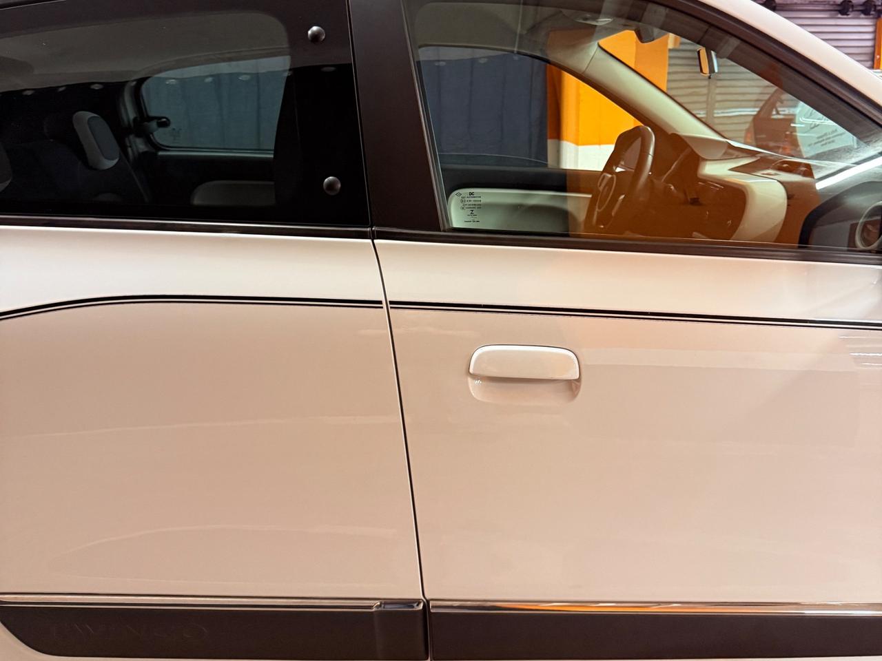 MERAVIGLIOSA RENAULT TWINGO CON SOLI 80.769 KM ADATTA A NEOPATENTATI