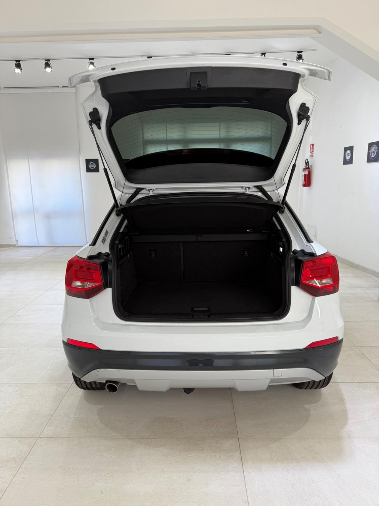 AUDI Q2 30 TDI S LINE EDITION CON TETTO APRIBILE E GANCIO TRAINO