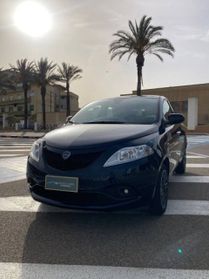 Lancia Ypsilon 1.0 firefly hybrid Silver s&s 70cv