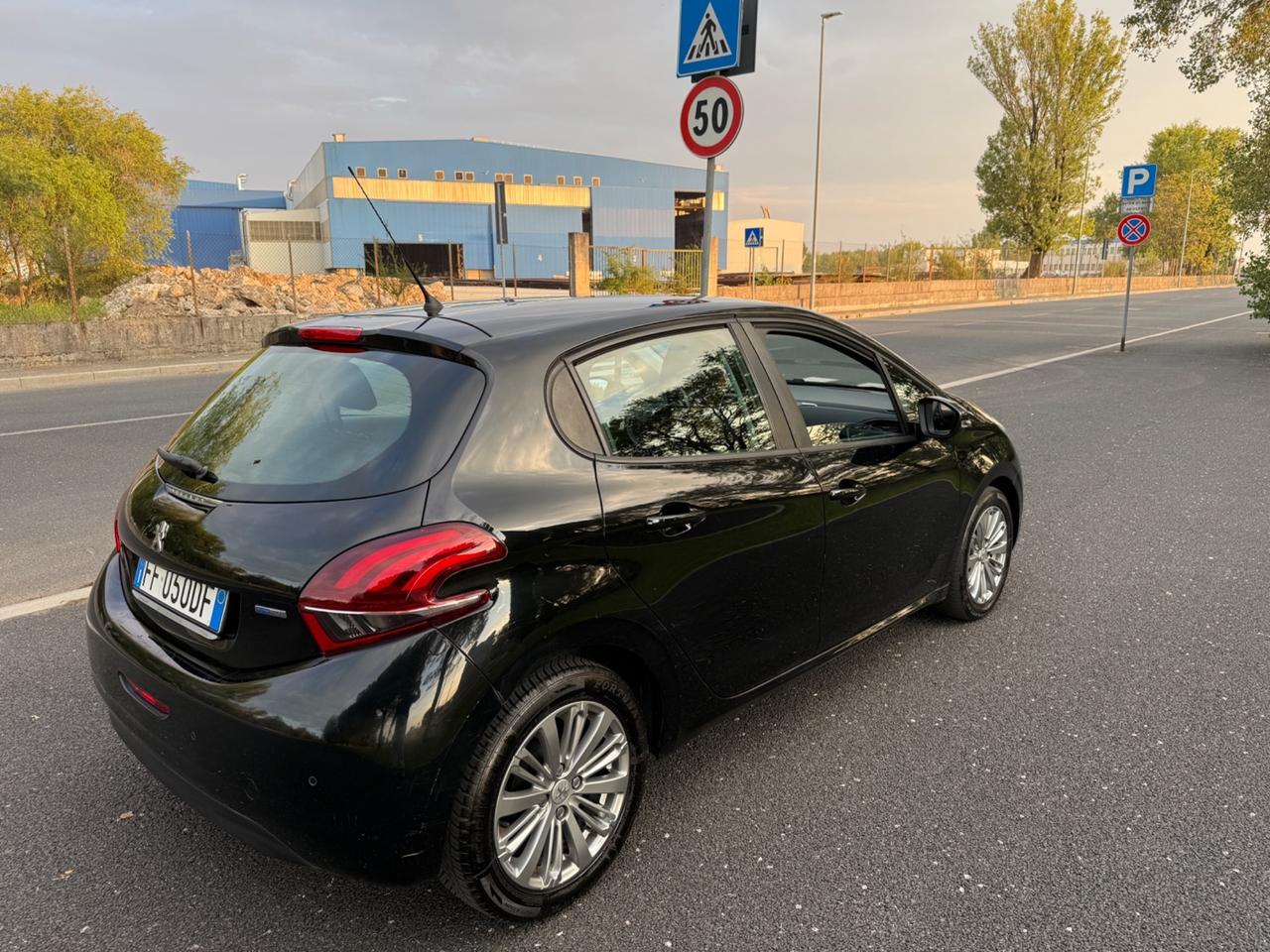 Peugeot 208 PureTech 82 3 porte Allure
