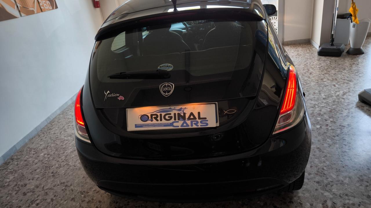 Lancia Ypsilon 1.2 69 CV 5 porte Gold Paris
