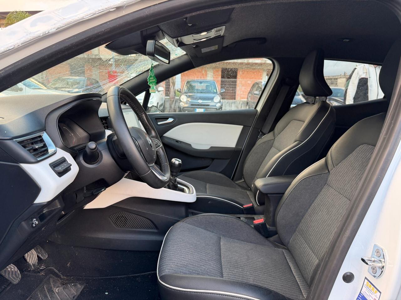 RENAULT CLIO 2023 1.0 BENZINA/GPL 101 CV *SINISTRATA