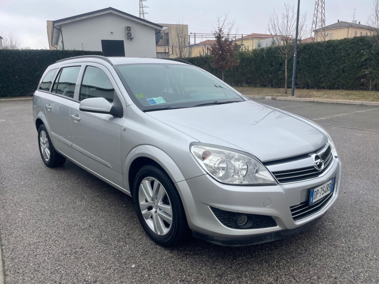 Opel Astra 1.7 CDTI del 2008 ok per neo patt