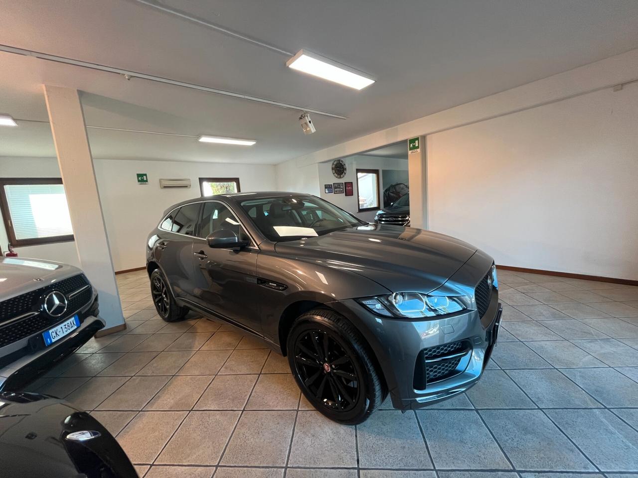 Jaguar F-Pace 2.0 D 180 CV AWD R-Sport