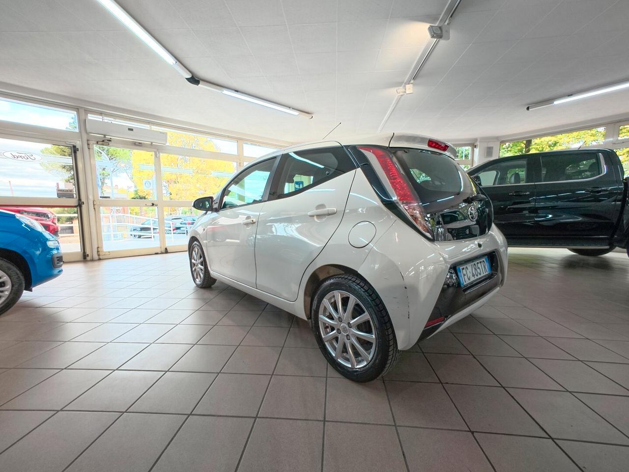Toyota Aygo 1.0 VVT-i 69 CV 5 porte x-cool
