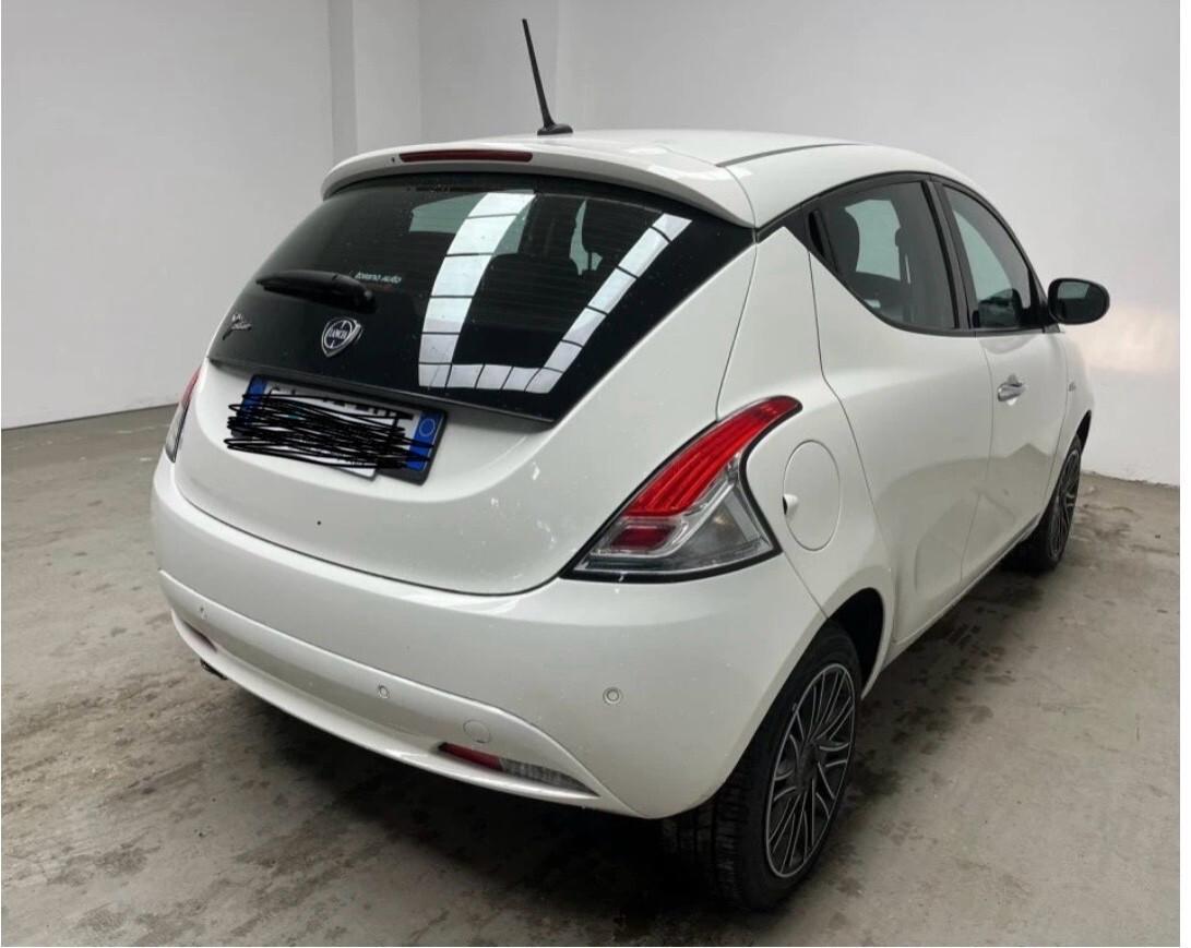 Lancia Ypsilon 1.2 69 CV 5 porte S&S Gold