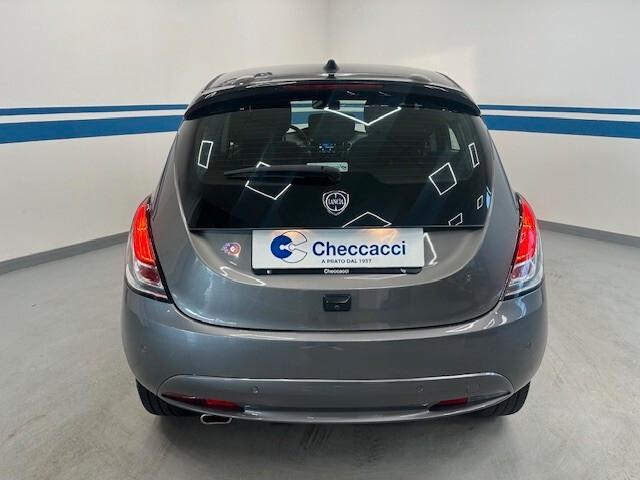 Lancia Ypsilon 1.0 FireFly 5 porte S&S Hybrid Silver