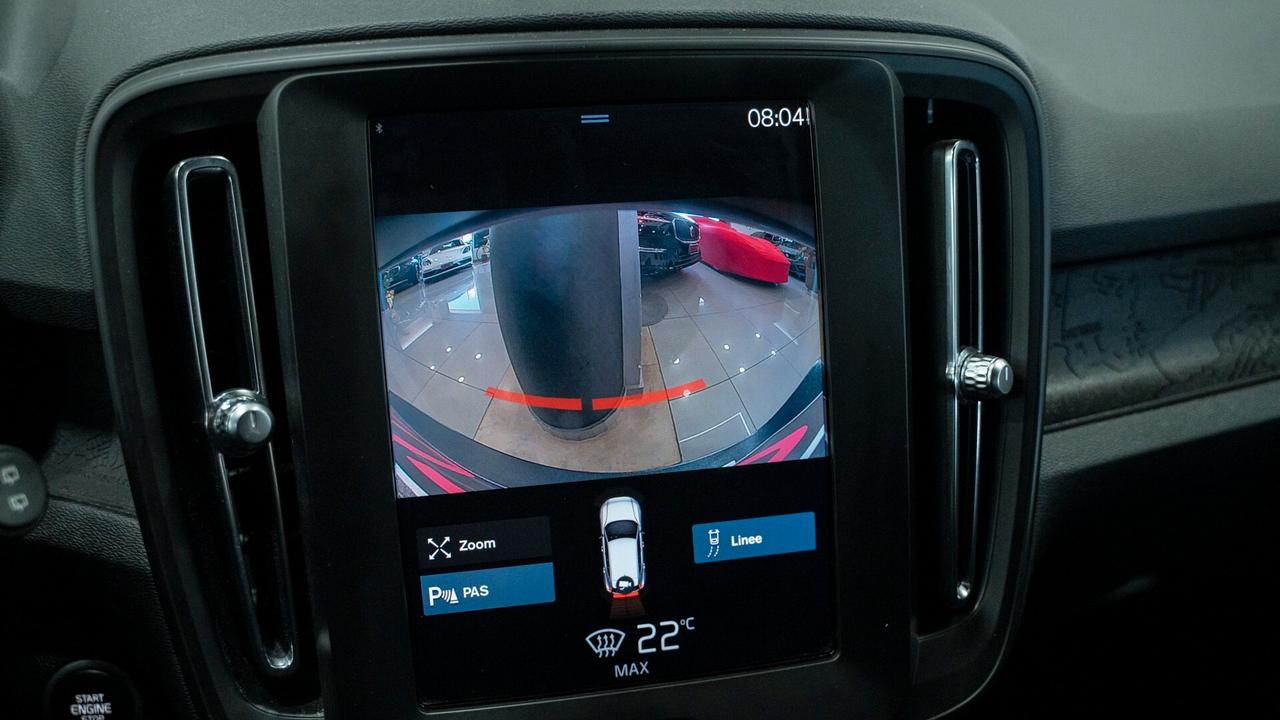 Volvo XC40 2.0 D3 150 CV MOMENTUM PRO AUTO NAVI LED FULL OPTIONAL