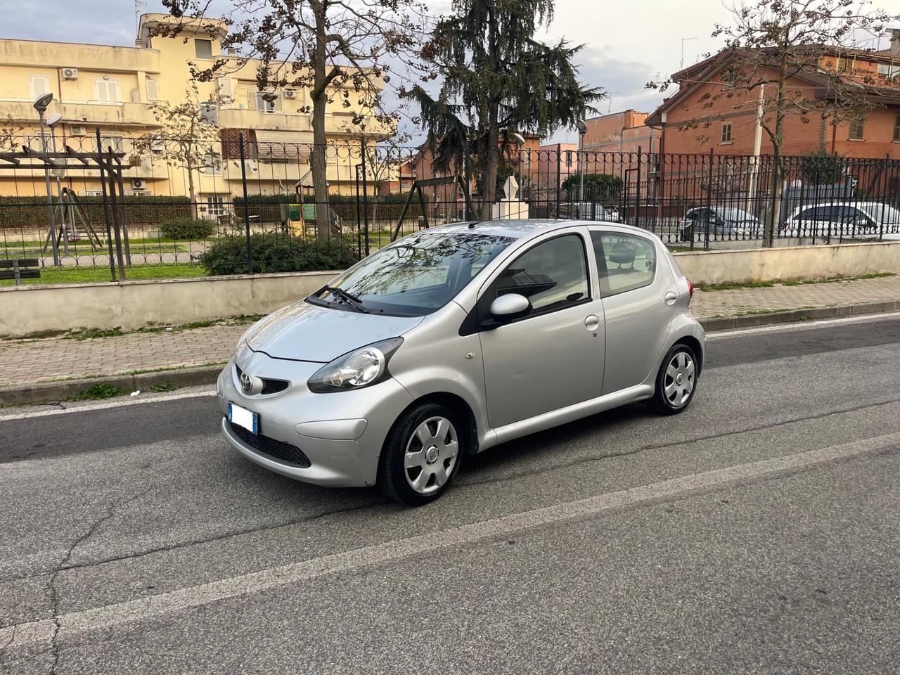 Toyota Aygo 1.0 12V VVT-i 5 porte Sol