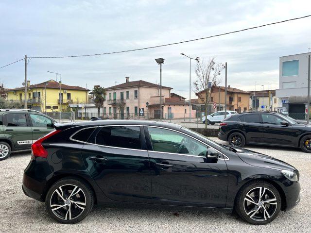 VOLVO V40 D3 Geartronic Momentum