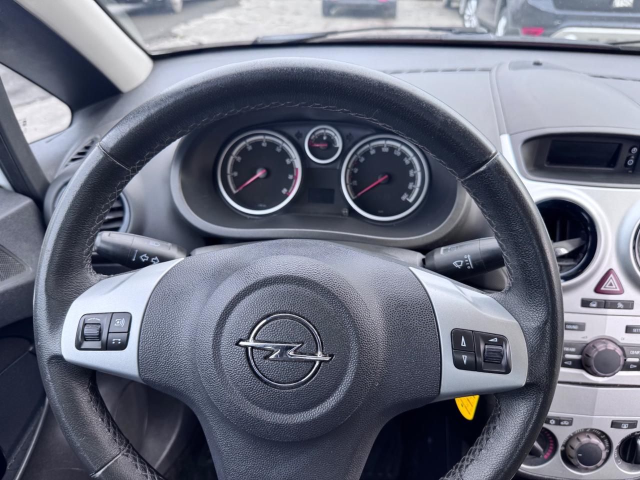 Opel Corsa 1.2 3 porte b-color