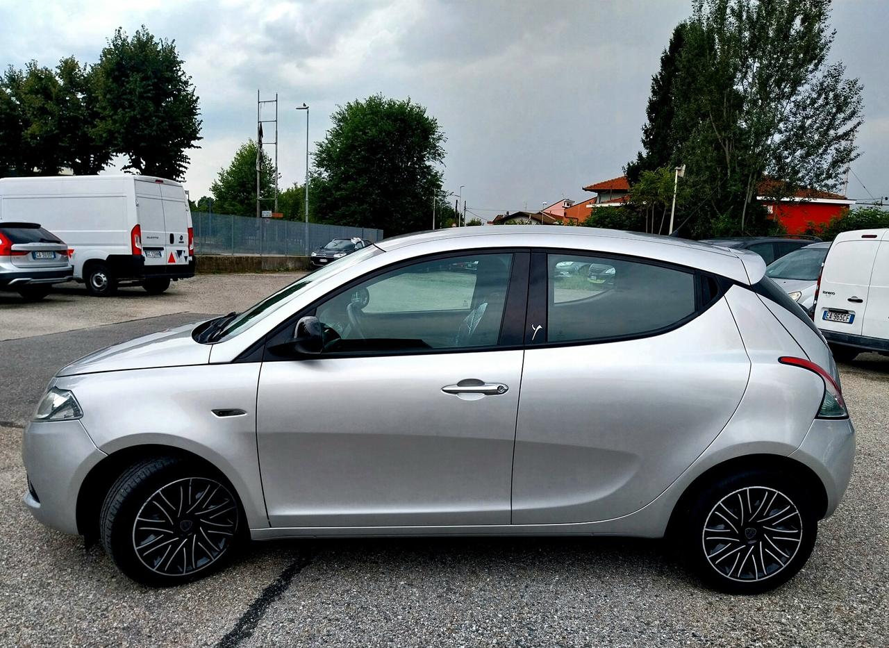 Lancia Ypsilon 1.2 69 CV 5 porte Gold