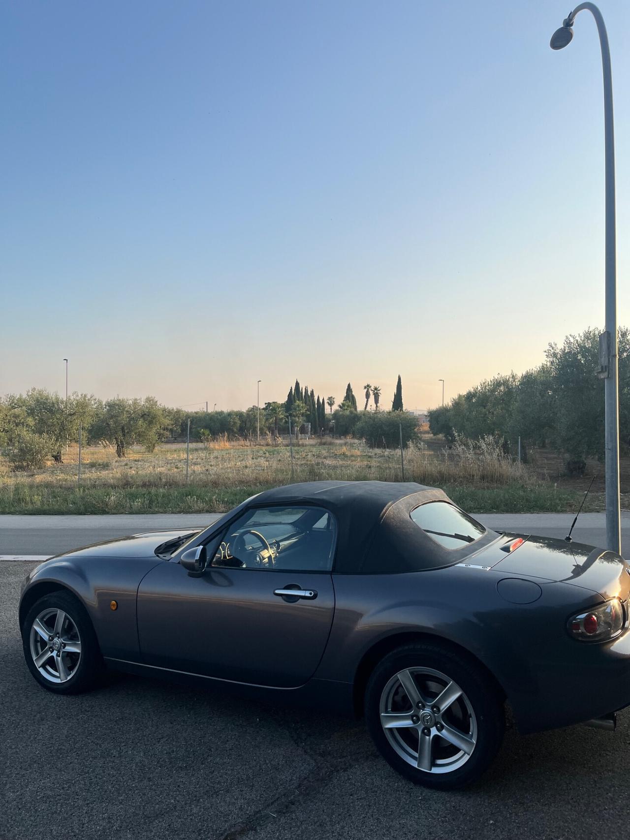 Mazda MX-5 Roadster 1.8L 16V Earth