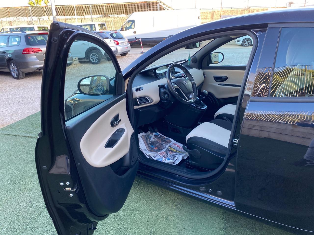 Lancia Ypsilon 1.2 benzina 5 Posti Neopatentati