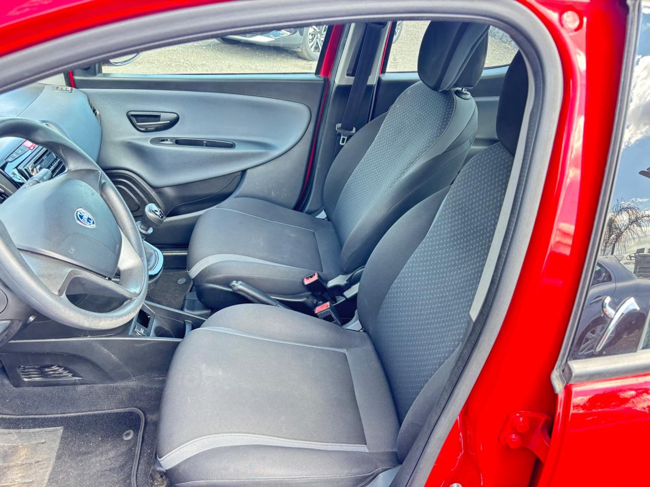 Lancia Ypsilon 1.2 69 CV 5 porte Silver