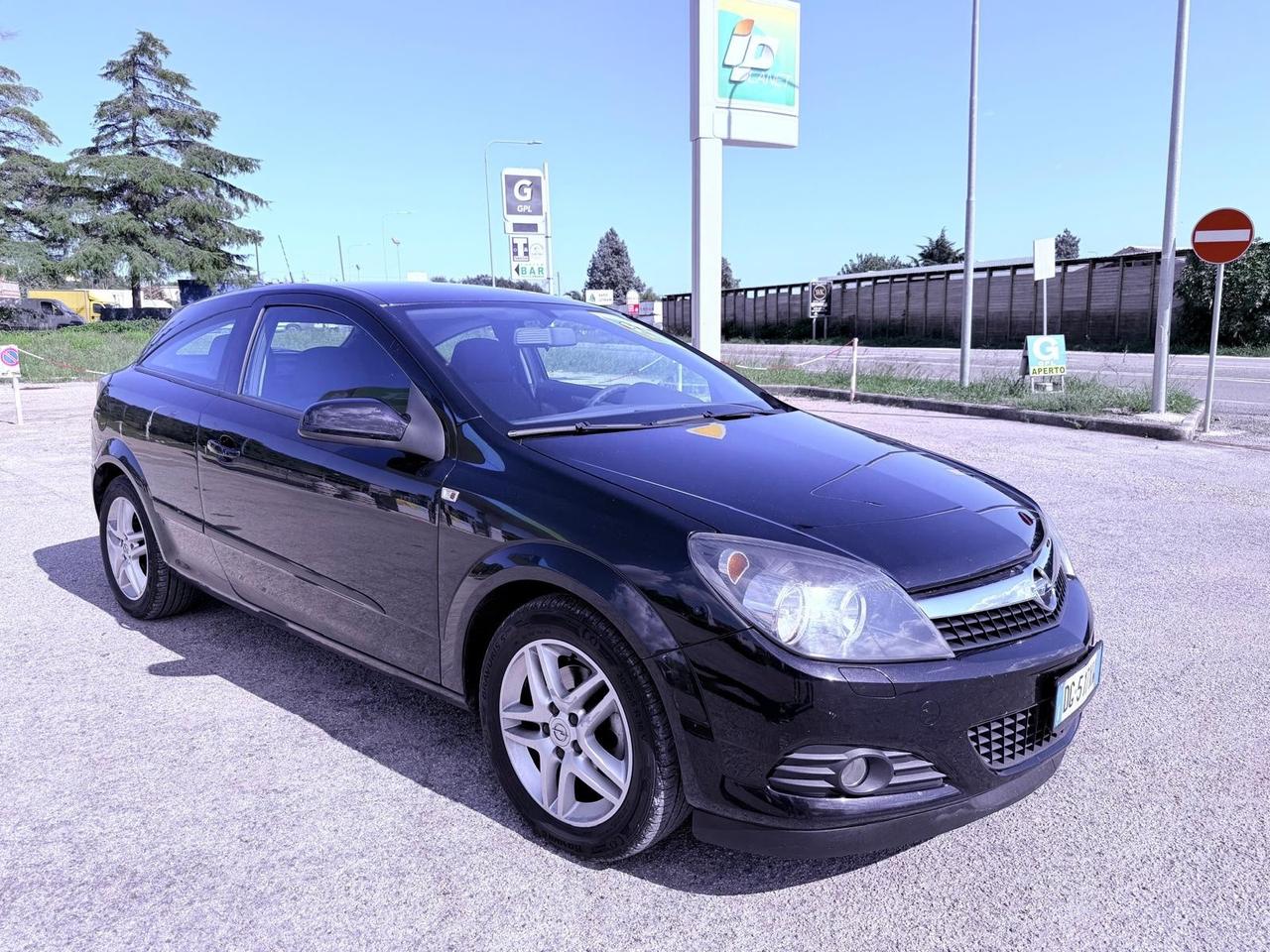 Opel Astra GTC 1.3 CDTI 3 porte Ok neopatentati